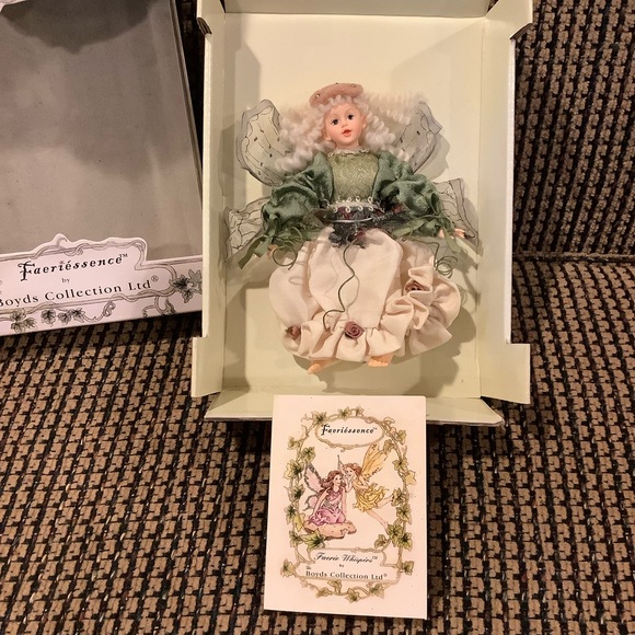 Faerie Whispers Willow Faerrieflutter Faeriessence by Boyd’s in box - Picture 2 of 5